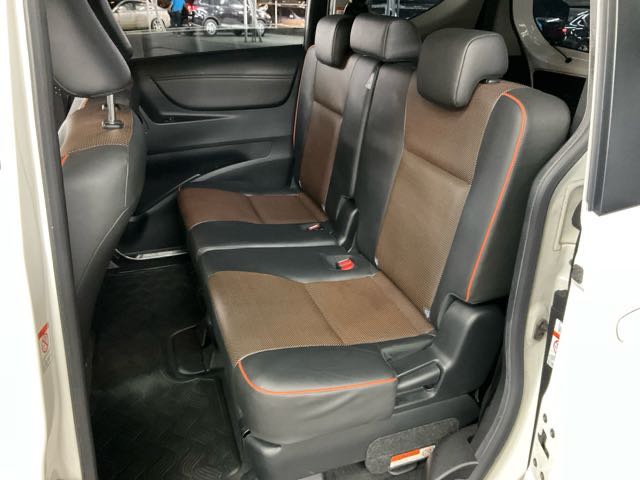 2017 Toyota sienta 1.8l 7人座 9.6萬公里 豪華+ 電滑門 NT$230,000 有第三方認證，無待修、無泡水、無事故、三大保固  LINE:PT0974  #汽車#中古車#新車#原廠#代理商#貿易商#新古車#買車  第6張相片