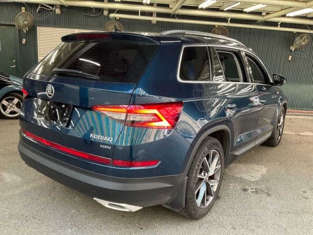 2017 Škoda kodiaq 2.0l tsi 尊榮版 9.5萬公里 NT$400,000 有第三方認證，無待修、無泡水、無事故、三大保固  LINE:PT0974  #汽車#中古車#新車#原廠#代理商#貿易商#新古車#買車#賣車  第10張相片