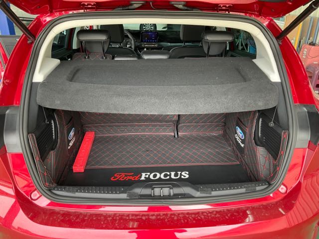 2021 FORD FOCUS 1.5L Lommel 3.3萬公里 NT$360,000 有第三方認證，無待修、無泡水、無事故、三大保固  LINE:PT0974  #汽車#中古車#新車#原廠#代理商#貿易商#新古車#買車#賣車#五股  第4張相片