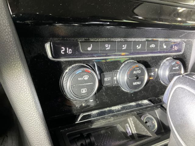 2017 福斯 PASSAT 旅行式小改款 1.8L 9.2萬公里 NT$300,000 有第三方認證，無待修、無泡水、無事故、三大保固  LINE:PT0974  #汽車#中古車#新車#原廠#代理商#貿易商#新古車#買車#賣車#五股#新北  第8張相片