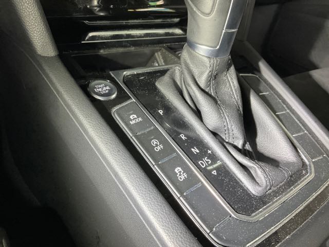 2017 福斯 PASSAT 旅行式小改款 1.8L 9.2萬公里 NT$300,000 有第三方認證，無待修、無泡水、無事故、三大保固  LINE:PT0974  #汽車#中古車#新車#原廠#代理商#貿易商#新古車#買車#賣車#五股#新北  第9張相片