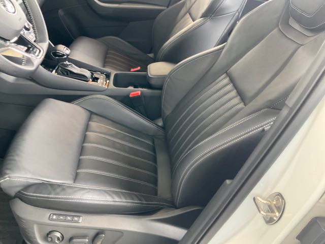 2022 SKODA KAROQ 1.5L 2.1萬公里 SPORTLINE 小改款 NT$720,000 有第三方認證，無待修、無泡水、無事故、三大保固  LINE:PT0974  #汽車#中古車#新車#原廠#代理商#貿易商#新古車#買車  第2張相片