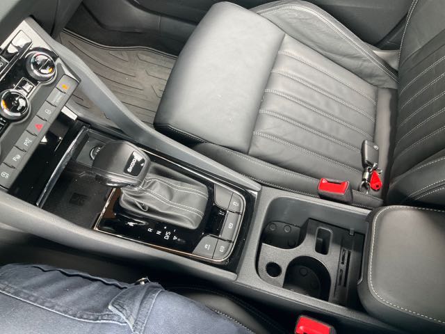 2022 SKODA KAROQ 1.5L 2.1萬公里 SPORTLINE 小改款 NT$720,000 有第三方認證，無待修、無泡水、無事故、三大保固  LINE:PT0974  #汽車#中古車#新車#原廠#代理商#貿易商#新古車#買車  第8張相片
