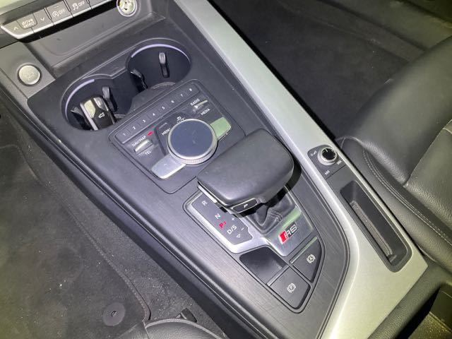 2018 Audi a4 40tfsi 2.0l 6.7萬公里 5門旅行式 NT$900,000 有第三方認證，無待修、無泡水、無事故、三大保固  LINE:PT0974  #汽車#中古車#新車#原廠#代理商#貿易商#新古車#買車#賣車  第5張相片
