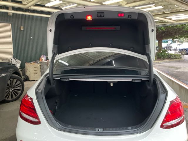 2017 BENZ E220D 2.0L 15.5萬公里 NT$590,000 有第三方認證，無待修、無泡水、無事故、三大保固  LINE:PT0974  #汽車#中古車#新車#原廠#代理商#貿易商#新古車#買車#賣車#五股#新北市#台北市  第4張相片