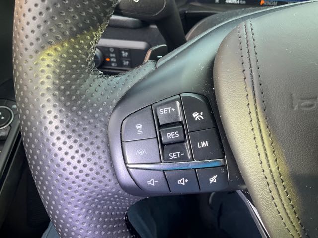 2021 FORD KUGA 2.0l 4.9萬公里 st-line acc 自動防護極高 NT$420,000 有第三方認證，無待修、無泡水、無事故、三大保固  LINE:PT0974  #汽車#中古車#新車#原廠#代理商#貿易商#新古車  第6張相片