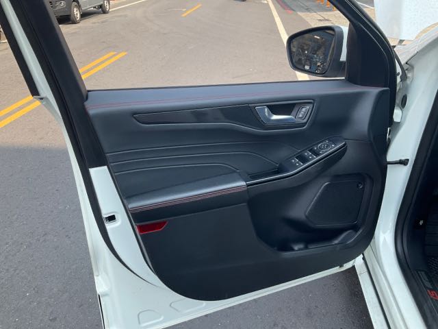 2021 FORD KUGA 2.0l 4.9萬公里 st-line acc 自動防護極高 NT$420,000 有第三方認證，無待修、無泡水、無事故、三大保固  LINE:PT0974  #汽車#中古車#新車#原廠#代理商#貿易商#新古車  第8張相片