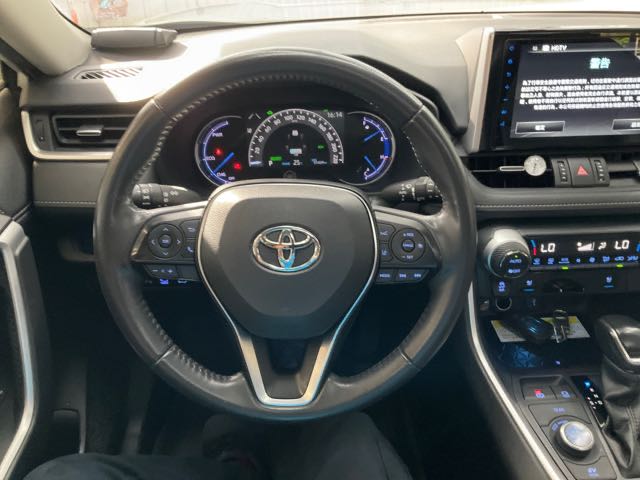 2020 TOYOTA RAV4 油電 2.5l 9.1萬公里 4WD 旗艦版 加裝數位TV NT$560,000 有第三方認證，無待修、無泡水、無事故、三大保固  LINE:PT0974  #汽車#中古車#新車#原廠#代理商#貿易商#新古  第2張相片