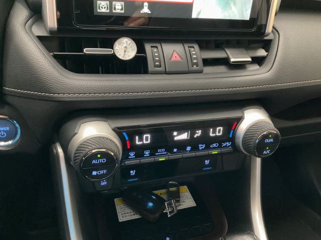 2020 TOYOTA RAV4 油電 2.5l 9.1萬公里 4WD 旗艦版 加裝數位TV NT$560,000 有第三方認證，無待修、無泡水、無事故、三大保固  LINE:PT0974  #汽車#中古車#新車#原廠#代理商#貿易商#新古  第5張相片