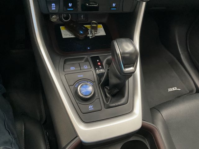 2020 TOYOTA RAV4 油電 2.5l 9.1萬公里 4WD 旗艦版 加裝數位TV NT$560,000 有第三方認證，無待修、無泡水、無事故、三大保固  LINE:PT0974  #汽車#中古車#新車#原廠#代理商#貿易商#新古  第6張相片