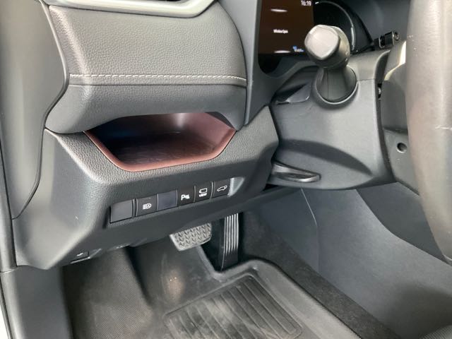 2020 TOYOTA RAV4 油電 2.5l 9.1萬公里 4WD 旗艦版 加裝數位TV NT$560,000 有第三方認證，無待修、無泡水、無事故、三大保固  LINE:PT0974  #汽車#中古車#新車#原廠#代理商#貿易商#新古  第8張相片