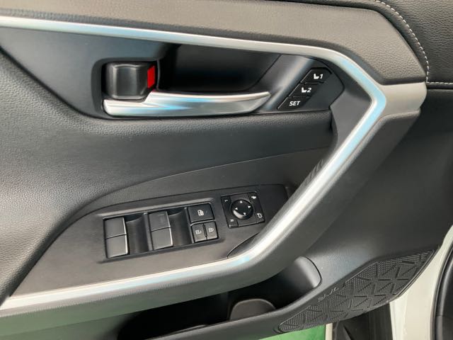 2020 TOYOTA RAV4 油電 2.5l 9.1萬公里 4WD 旗艦版 加裝數位TV NT$560,000 有第三方認證，無待修、無泡水、無事故、三大保固  LINE:PT0974  #汽車#中古車#新車#原廠#代理商#貿易商#新古  第9張相片