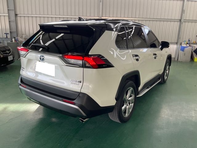 2020 TOYOTA RAV4 油電 2.5l 9.1萬公里 4WD 旗艦版 加裝數位TV NT$560,000 有第三方認證，無待修、無泡水、無事故、三大保固  LINE:PT0974  #汽車#中古車#新車#原廠#代理商#貿易商#新古  第11張相片