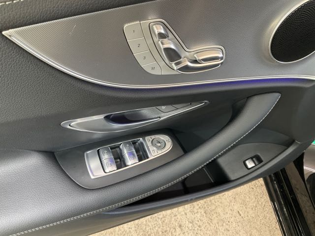 2019 Mercedes-Benz e200 2.0l 6萬公里 雙門 NT$980,000 有第三方認證，無待修、無泡水、無事故、三大保固  後視鏡盲點、停車輔助、ACC、沒有環景  LINE:PT0974  #汽車#中古車#新車#原廠  第6張相片