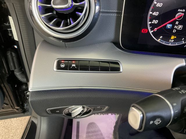 2019 Mercedes-Benz e200 2.0l 6萬公里 雙門 NT$980,000 有第三方認證，無待修、無泡水、無事故、三大保固  後視鏡盲點、停車輔助、ACC、沒有環景  LINE:PT0974  #汽車#中古車#新車#原廠  第8張相片