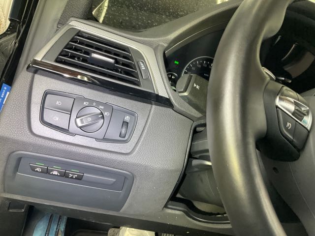 2018 BMW 320i 2.0l 8.7萬公里 m-sport NT$400,000 有第三方認證，無待修、無泡水、無事故、三大保固  後視鏡盲點、摸門、車道偏移、無ACC、環景  LINE:PT0974  #汽車#中古車#新車#原廠  第3張相片