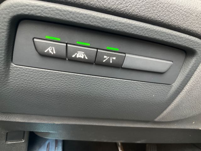 2018 BMW 320i 2.0l 8.7萬公里 m-sport NT$400,000 有第三方認證，無待修、無泡水、無事故、三大保固  後視鏡盲點、摸門、車道偏移、無ACC、環景  LINE:PT0974  #汽車#中古車#新車#原廠  第8張相片