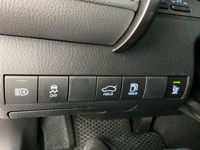 2022 TOYOTA CAMRY 尊爵版 2.0l 3.3萬公里 NT$500,000 有第三方認證，無待修、無泡水、無事故、三大保固  LINE:PT0974  #汽車#中古車#新車#原廠#代理商#貿易商#新古車#買車#賣車#五股#新北  第3張相片