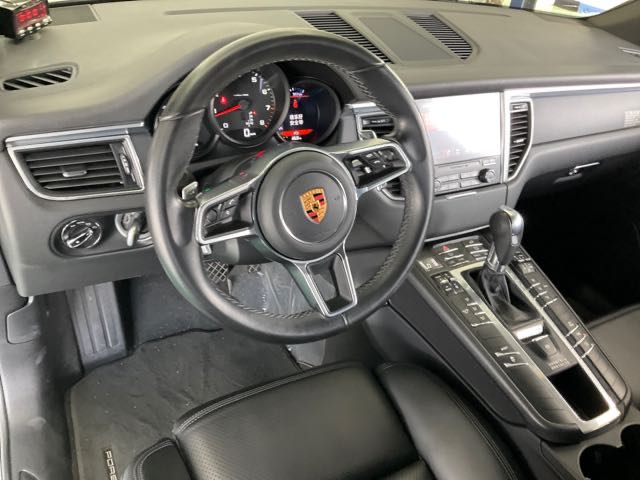 2018 PORSCHE MACAN 2.0l 7.7萬公里 總代理 沒天窗 NT$840,000 有第三方認證，無待修、無泡水、無事故、三大保固  LINE:PT0974  #汽車#中古車#新車#原廠#代理商#貿易商#新古車#買車#賣車  第4張相片