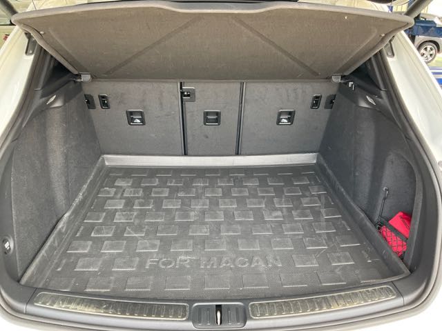 2018 PORSCHE MACAN 2.0l 7.7萬公里 總代理 沒天窗 NT$840,000 有第三方認證，無待修、無泡水、無事故、三大保固  LINE:PT0974  #汽車#中古車#新車#原廠#代理商#貿易商#新古車#買車#賣車  第9張相片