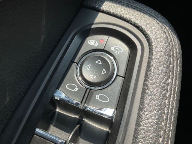 2018 PORSCHE MACAN 2.0l 7.7萬公里 總代理 沒天窗 NT$840,000 有第三方認證，無待修、無泡水、無事故、三大保固  LINE:PT0974  #汽車#中古車#新車#原廠#代理商#貿易商#新古車#買車#賣車  第10張相片