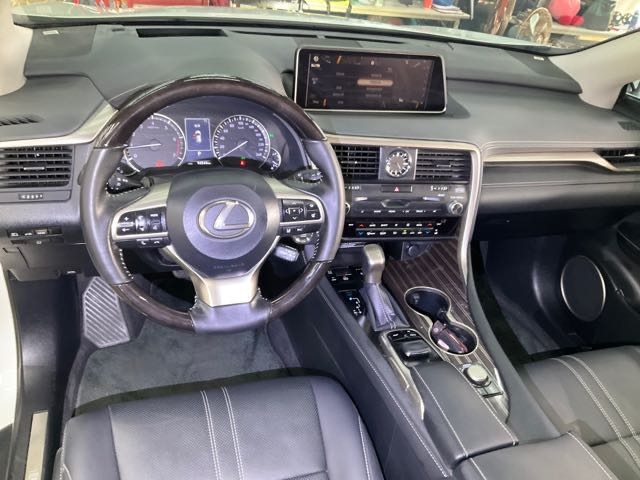2019 LEXUS RX300 2.0L 9.4萬公里 頂級型 NT$980,000 有第三方認證，無待修、無泡水、無事故、三大保固  LINE:PT0974  #汽車#中古車#新車#原廠#代理商#貿易商#新古車#買車#賣車#五股#新北市  第4張相片