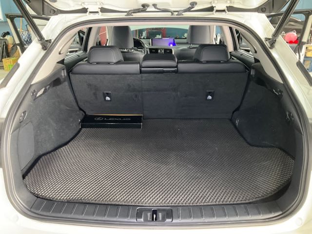 2019 LEXUS RX300 2.0L 9.4萬公里 頂級型 NT$980,000 有第三方認證，無待修、無泡水、無事故、三大保固  LINE:PT0974  #汽車#中古車#新車#原廠#代理商#貿易商#新古車#買車#賣車#五股#新北市  第5張相片