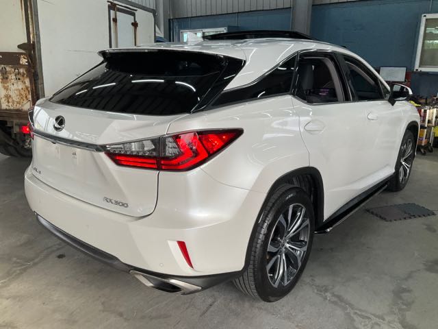 2019 LEXUS RX300 2.0L 9.4萬公里 頂級型 NT$980,000 有第三方認證，無待修、無泡水、無事故、三大保固  LINE:PT0974  #汽車#中古車#新車#原廠#代理商#貿易商#新古車#買車#賣車#五股#新北市  第6張相片