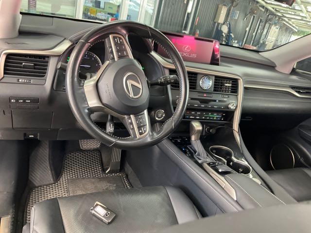 2016 LEXUS RX200T 頂級版 2.0L 12.8萬公里 NT$540,000 有第三方認證，無待修、無泡水、無事故、三大保固  LINE:PT0974  #汽車#中古車#新車#原廠#代理商#貿易商#新古車#買車#賣車#五股  第2張相片