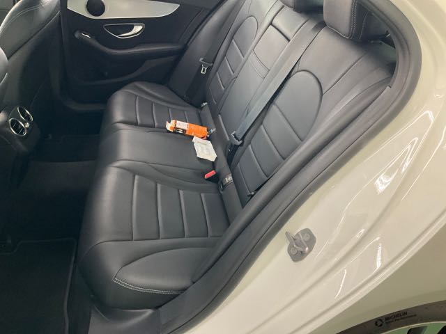 2018 BENZ C300 2.0L 7.2萬公里 腳踢尾門、後視鏡盲點、天窗、摸門 NT$640,000 有第三方認證，無待修、無泡水、無事故、三大保固  LINE:PT0974  #汽車#中古車#新車#原廠#代理商#貿易商#新古車  第5張相片