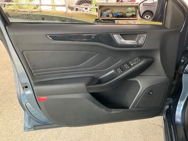 2020 FORD FOCUS 5門 1.5L 7.4萬公里 ST-Line 保固6月底 NT$300,000 有第三方認證，無待修、無泡水、無事故、三大保固  LINE:PT0974  #汽車#中古車#新車#原廠#代理商#貿易商#新古車  第6張相片