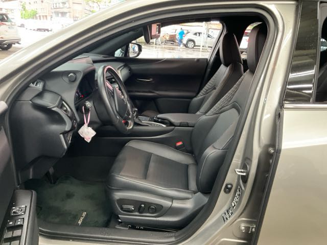 2020 LEXUS UX250H 2.0L 5萬公里 豪華版 後視鏡盲點、ACC、摸門 NT$620,000 有第三方認證，無待修、無泡水、無事故、三大保固  LINE:PT0974  #汽車#中古車#新車#原廠#代理商#貿易商#新古車  第2張相片