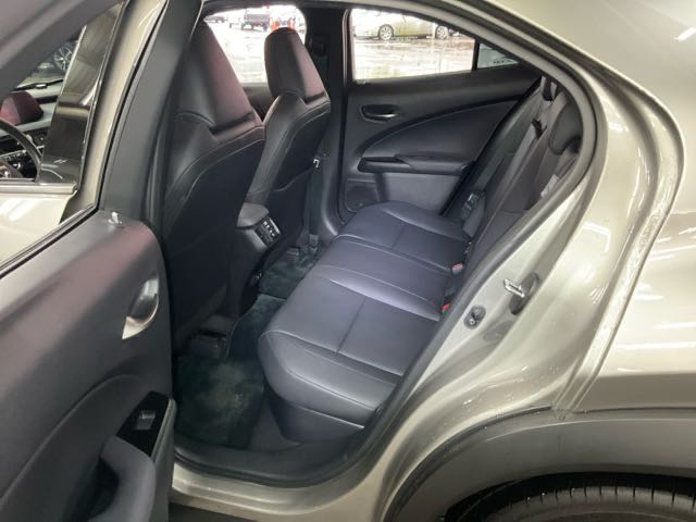 2020 LEXUS UX250H 2.0L 5萬公里 豪華版 後視鏡盲點、ACC、摸門 NT$620,000 有第三方認證，無待修、無泡水、無事故、三大保固  LINE:PT0974  #汽車#中古車#新車#原廠#代理商#貿易商#新古車  第3張相片