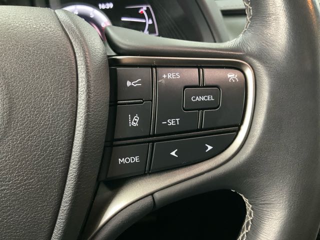 2020 LEXUS UX250H 2.0L 5萬公里 豪華版 後視鏡盲點、ACC、摸門 NT$620,000 有第三方認證，無待修、無泡水、無事故、三大保固  LINE:PT0974  #汽車#中古車#新車#原廠#代理商#貿易商#新古車  第4張相片