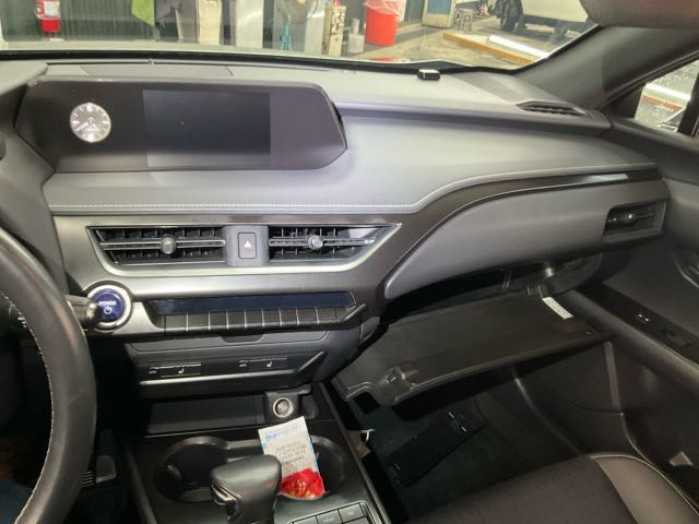 2020 LEXUS UX250H 2.0L 5萬公里 豪華版 後視鏡盲點、ACC、摸門 NT$620,000 有第三方認證，無待修、無泡水、無事故、三大保固  LINE:PT0974  #汽車#中古車#新車#原廠#代理商#貿易商#新古車  第6張相片