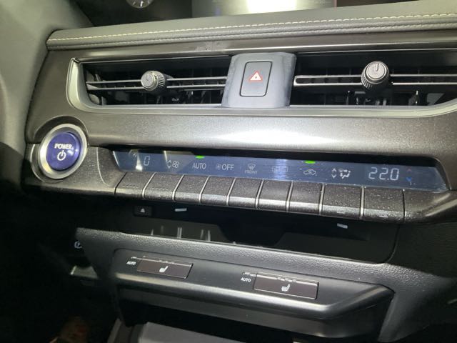 2020 LEXUS UX250H 2.0L 5萬公里 豪華版 後視鏡盲點、ACC、摸門 NT$620,000 有第三方認證，無待修、無泡水、無事故、三大保固  LINE:PT0974  #汽車#中古車#新車#原廠#代理商#貿易商#新古車  第9張相片