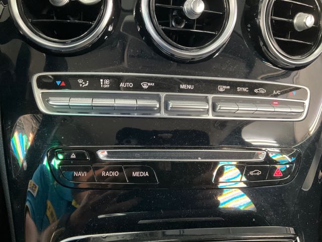 2017 Mercedes-Benz c200 2.0l 5.8萬公里 NT$350,000 有第三方認證，無待修、無泡水、無事故、三大保固  LINE:PT0974  #汽車#中古車#新車#原廠#代理商#貿易商#新古車#買車#賣車#五股  第4張相片