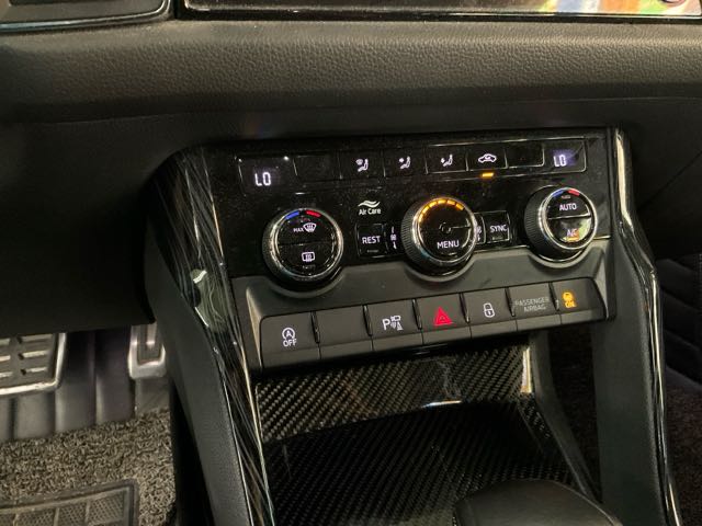 2017 SKODA KODIAQ 2.0l tsi 尊榮版 9.5萬公里 NT$290,000 有第三方認證，無待修、無泡水、無事故、三大保固  LINE:PT0974  #汽車#中古車#新車#原廠#代理商#貿易商#新古車#買車#賣車  第7張相片