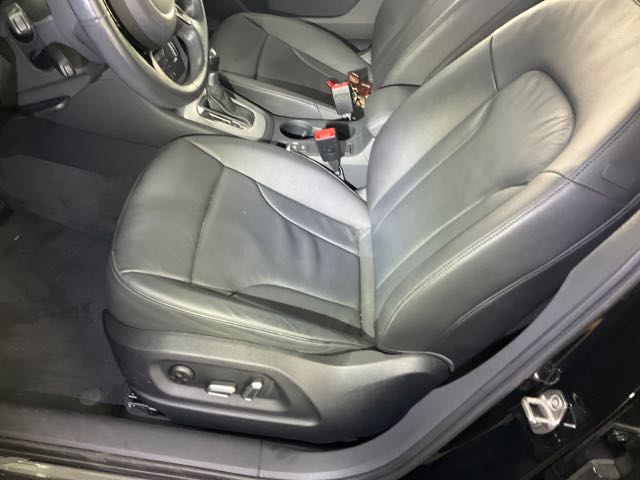 2018 AUDI Q3 30TFSI 1.4L 4.5萬公里 NT$300,000 有第三方認證，無待修、無泡水、無事故、三大保固  LINE:PT0974  #汽車#中古車#新車#原廠#代理商#貿易商#新古車#買車#賣車#五股#新北市  第8張相片