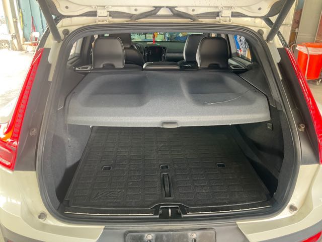 2018 VOLVO XC40 2.0L 11.2萬公里 T5 R-Design NT$460,000 有第三方認證，無待修、無泡水、無事故、三大保固  LINE:PT0974  #汽車#中古車#新車#原廠#代理商#貿易商#新古車#買車  第9張相片