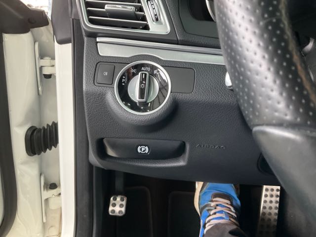 2015 BENZ E200 2.0L 12.2萬公里 雙門 NT$310,000 有第三方認證，無待修、無泡水、無事故、三大保固  LINE:PT0974  #汽車#中古車#新車#原廠#代理商#貿易商#新古車#買車#賣車#五股#新北市  第4張相片