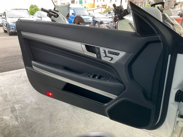 2015 BENZ E200 2.0L 12.2萬公里 雙門 NT$310,000 有第三方認證，無待修、無泡水、無事故、三大保固  LINE:PT0974  #汽車#中古車#新車#原廠#代理商#貿易商#新古車#買車#賣車#五股#新北市  第9張相片