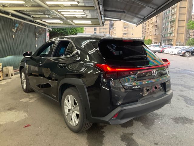2020 LEXUS UX250H 2.0l 5.1萬公里 豪華版 NT$600,000 有第三方認證，無待修、無泡水、無事故、三大保固  LINE:PT0974  #汽車#中古車#新車#原廠#代理商#貿易商#新古車#買車#賣車#五股#新北  第2張相片