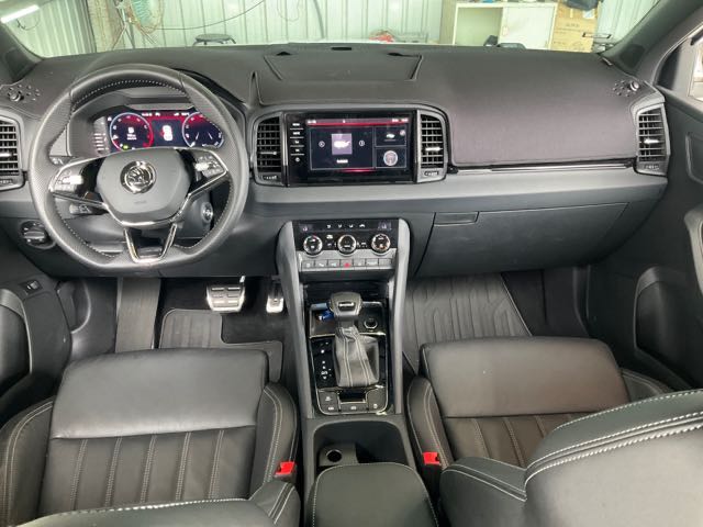 2022 SKODA KAROQ 1.5L 2.1萬公里 SPORTLINE 小改款 NT$560,000 有第三方認證，無待修、無泡水、無事故、三大保固  LINE:PT0974  #汽車#中古車#新車#原廠#代理商#貿易商#新古車#買車  第4張相片