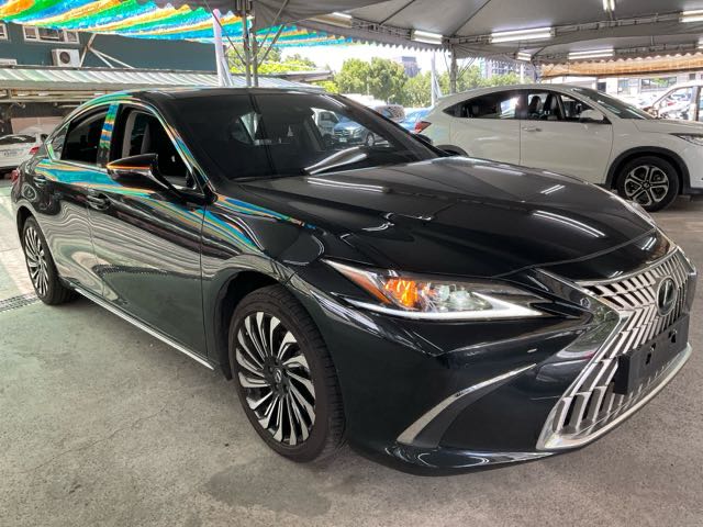 2022 LEXUS ES200 2.0L 5.3萬公里 豪華版 NT$800,000 有第三方認證，無待修、無泡水、無事故、三大保固  LINE:PT0974  #汽車#中古車#新車#原廠#代理商#貿易商#新古車#買車#賣車#五股#新北市  第1張相片
