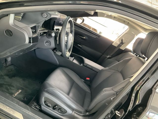 2022 LEXUS ES200 2.0L 5.3萬公里 豪華版 NT$800,000 有第三方認證，無待修、無泡水、無事故、三大保固  LINE:PT0974  #汽車#中古車#新車#原廠#代理商#貿易商#新古車#買車#賣車#五股#新北市  第5張相片