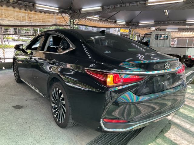 2022 LEXUS ES200 2.0L 5.3萬公里 豪華版 NT$800,000 有第三方認證，無待修、無泡水、無事故、三大保固  LINE:PT0974  #汽車#中古車#新車#原廠#代理商#貿易商#新古車#買車#賣車#五股#新北市  第10張相片