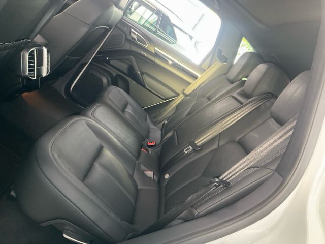 2015 PORSCHE CAYENNE 3.0l 9.4萬公里 柴油 全景天窗 NT$470,000 有第三方認證，無待修、無泡水、無事故、三大保固   LINE:PT0974   #汽車#中古車#新車#原廠#代理商#貿易商#新古車#買車  第6張相片