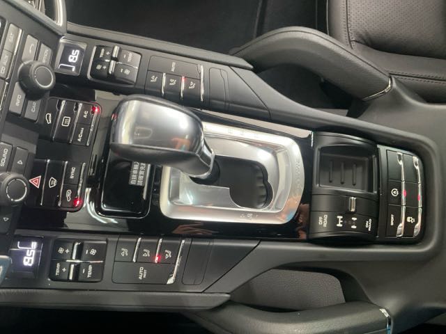 2015 PORSCHE CAYENNE 3.0l 9.4萬公里 柴油 全景天窗 NT$470,000 有第三方認證，無待修、無泡水、無事故、三大保固   LINE:PT0974   #汽車#中古車#新車#原廠#代理商#貿易商#新古車#買車  第7張相片