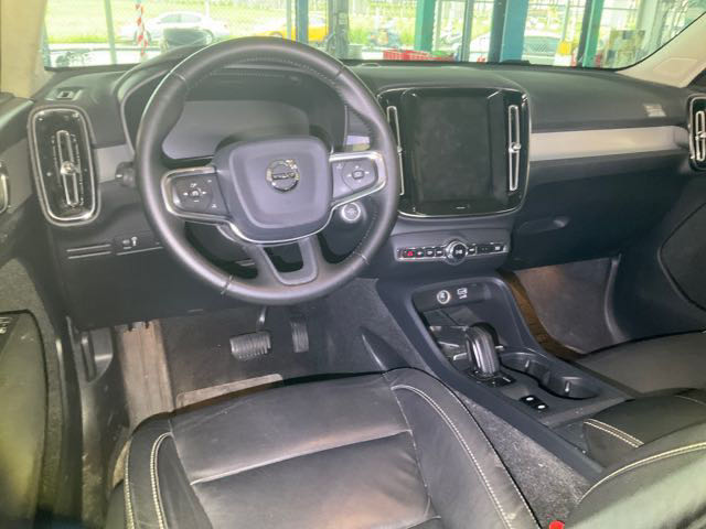 2018 VOLVO XC40 T4 2.0l 9.7萬公里 ACC 汽油 NT$350,000有第三方認證，無待修、無泡水、無事故、三大保固   LINE:PT0974   #汽車#中古車#新車#原廠#代理商#貿易商#新古車#買車#賣車#  第2張相片